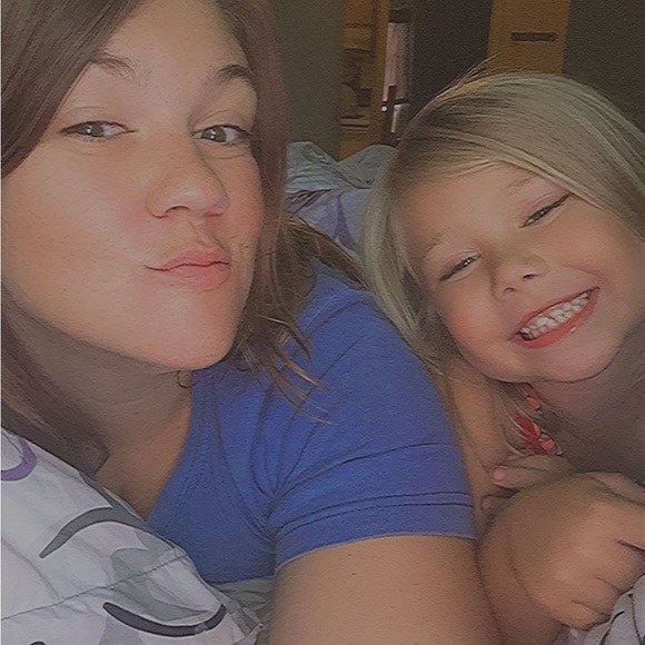 Meet your Posher, Tori - Picture 4 of 5